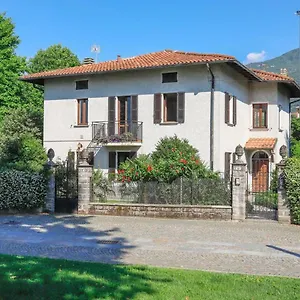  Ferienhaus Foreground - Pet Friendly Stay- Garden-parking-lake View- Bike Friendly House Italien